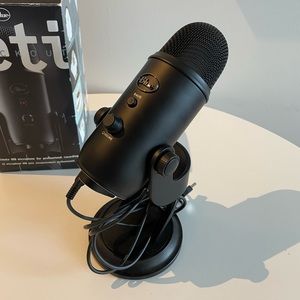 Blue Yeti Blackout USB microphone